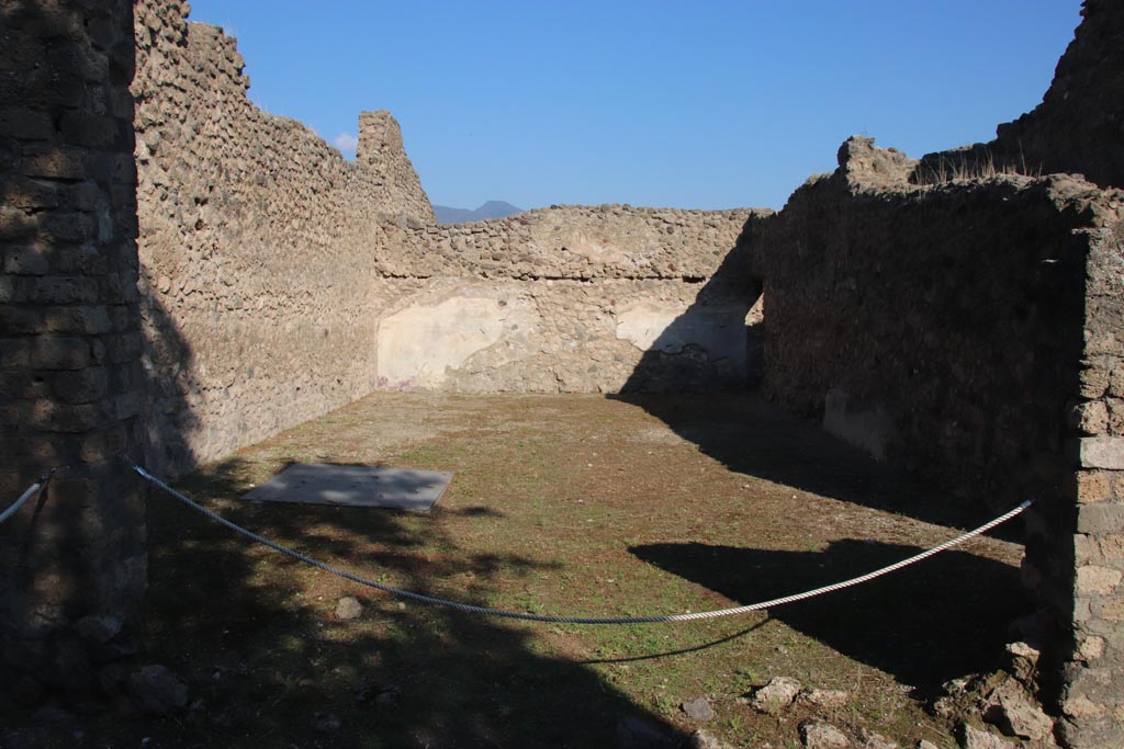 VIII.5.16 Pompeii. October 2022. Room 1, large triclinium, looking north from north portico. Photo courtesy of Klaus Heese. 

