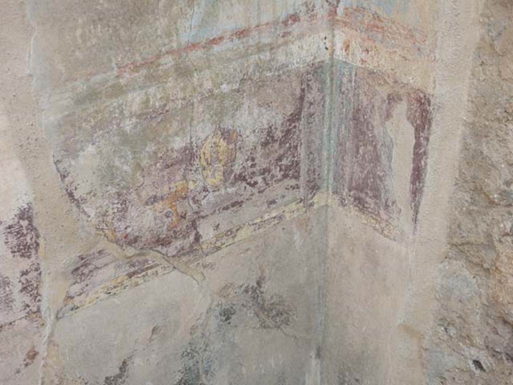 VIII.5.16 Pompeii. May 2017. Room 7, detail of painted decoration from north-east corner. Photo courtesy of Buzz Ferebee.
