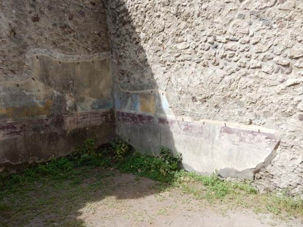 VIII.5.16 Pompeii. May 2017. Room 7, south-west corner. Photo courtesy of Buzz Ferebee.