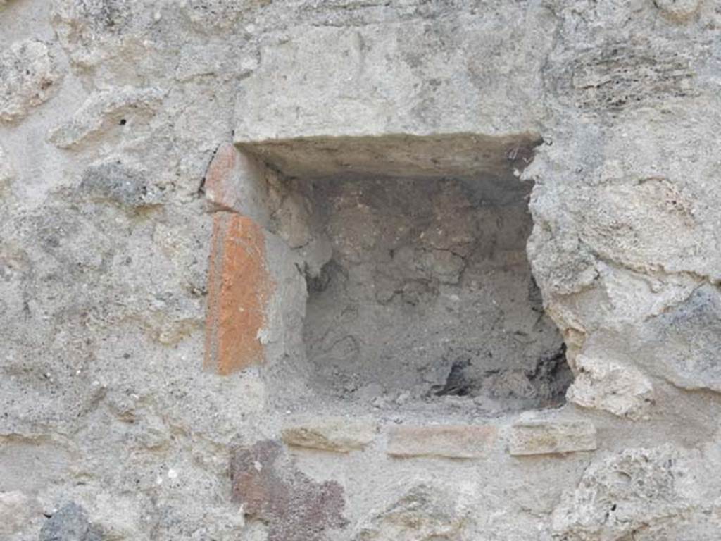 VIII.5.16 Pompeii. May 2017. Room 5, small recess in south wall.  Photo courtesy of Buzz Ferebee.
