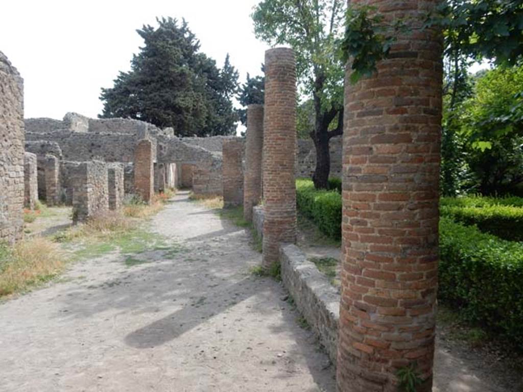 VIII.5.16 Pompeii. May 2017. Looking towards west wall of north portico, with doorway linking to room 1 of VIII.5.15, on right. Photo courtesy of Buzz Ferebee.

