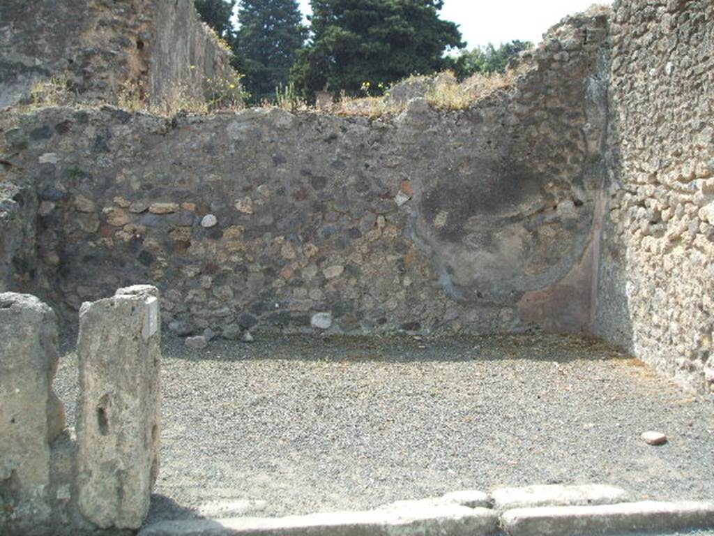 VIII.5.25 Pompeii. May 2005. Entrance, looking south.