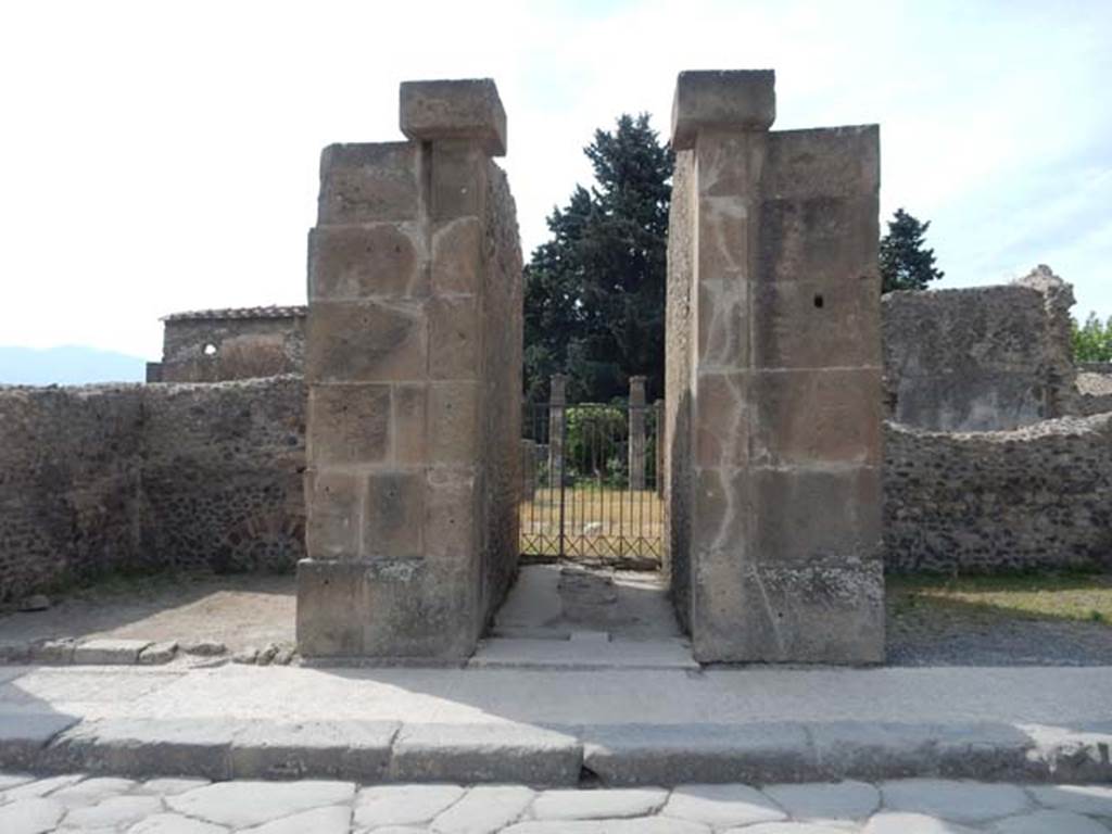 VIII.5.28 Pompeii. May 2017. Looking south to entrance doorway on Via dell’Abbondanza. 
Photo courtesy of Buzz Ferebee.

Gell refers to this as the House of Fuscus, on the portal of which was visible the name of FUSCUS.
See Gell, W, 1832. Pompeiana: Vol 1. London: Jennings and Chaplin, p.3.

CIL IV records

CIL IV 715
in aedibus imp. Iosephi II GELL; immo Francisci II; v. ad n. 43.
   FVSCV..
Gell 1832 I p. 3; cf. II p. 55.
   FVSCVS Gell.
