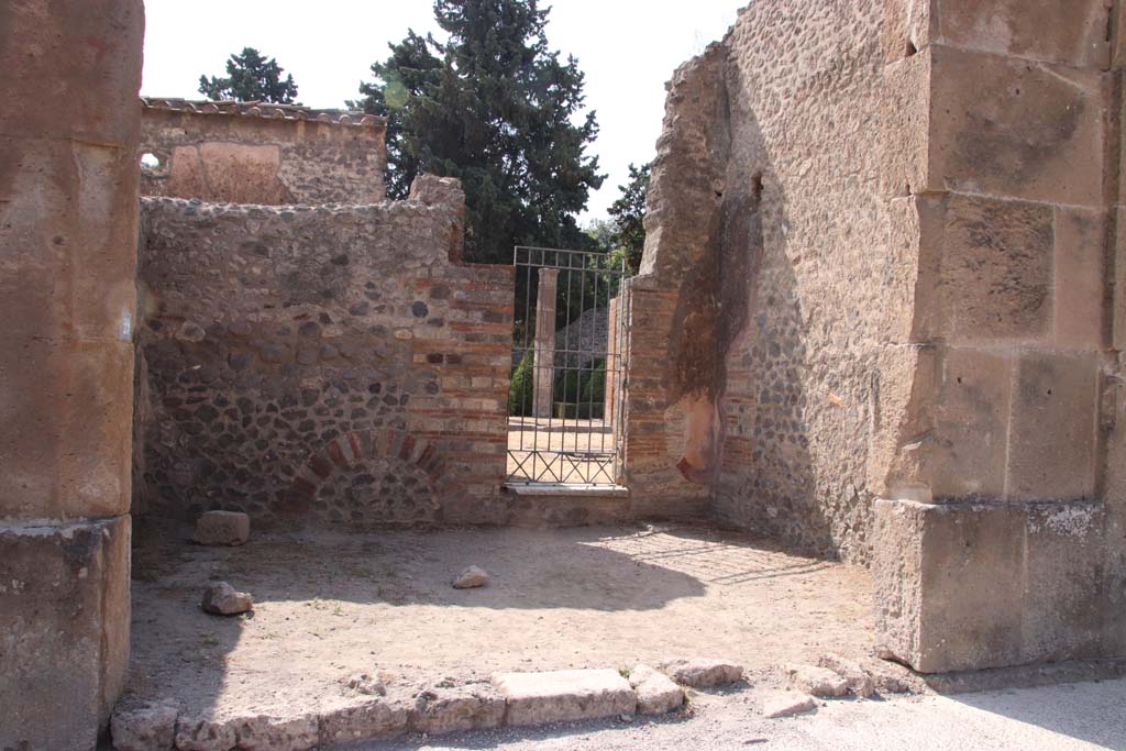 VIII.5.29 Pompeii. September 2019. Looking west across from shop entrance. Photo courtesy of Klaus Heese.