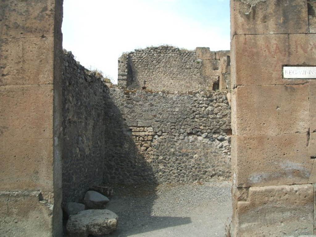 VIII.5.31 Pompeii.  Shop.  Entrance.  May 2005.