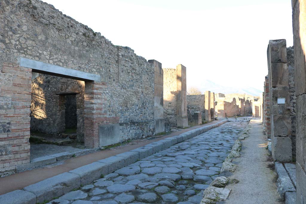 Via dei Teatri, Pompeii. December 2018. 
Looking north towards junction with Via dell’Abbondanza between VIII.5.35, on left, and VIII.4, on right. Photo courtesy of Aude Durand.
