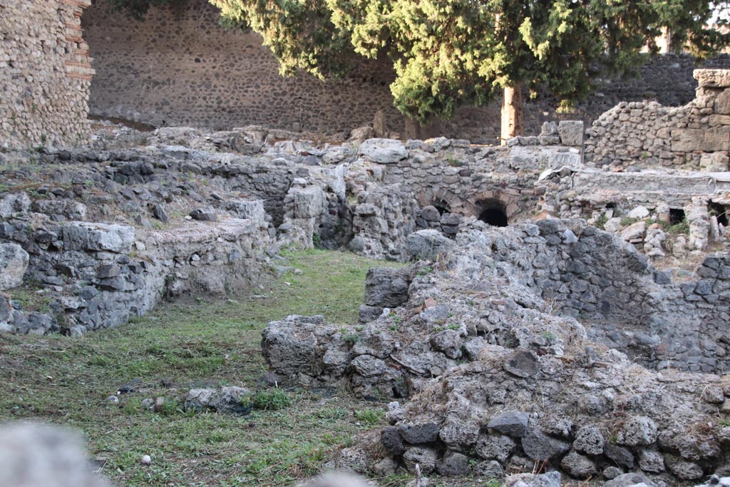 VIII.5.36 Pompeii. October 2023. Looking north-west from entrance doorway. Photo courtesy of Klaus Heese.