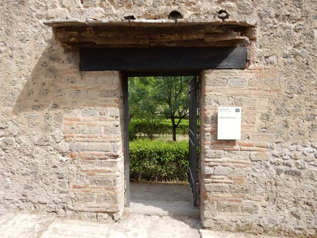 VIII.5.38 Pompeii. May 2017. Entrance to garden, or “Orto Botanico”.  Photo courtesy of Buzz Ferebee.
