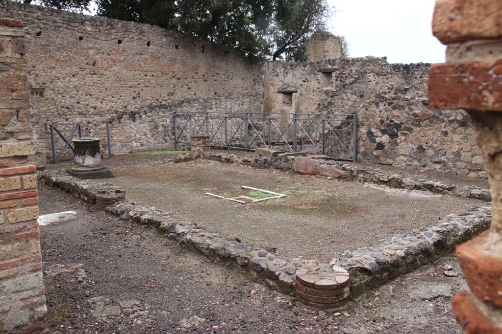VIII.6.10 Pompeii. October 2020. Looking north-west across peristyle area. Photo courtesy of Klaus Heese

