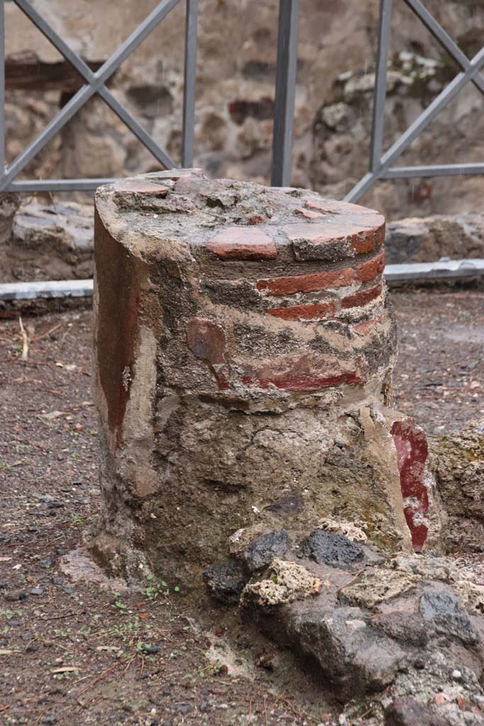 VIII.6.10 Pompeii. October 2020. Column in peristyle area. Photo courtesy of Klaus Heese