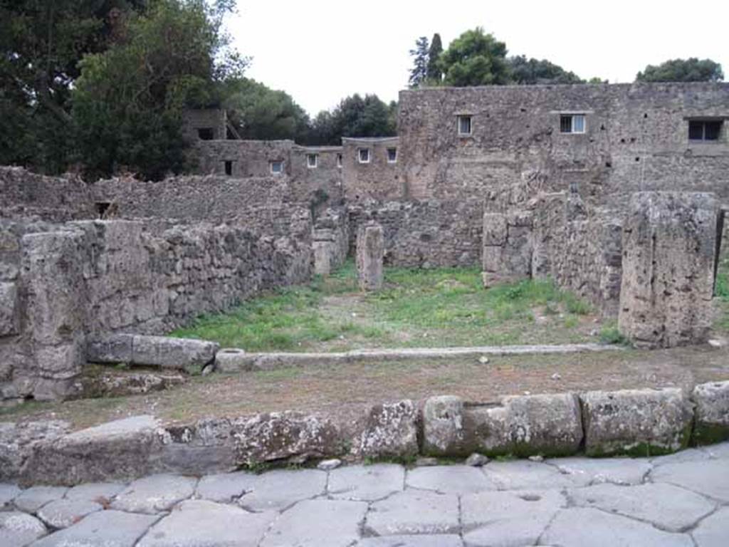 VIII.7.10 Pompeii. September 2010. Entrance on Via Stabiana. Looking west.