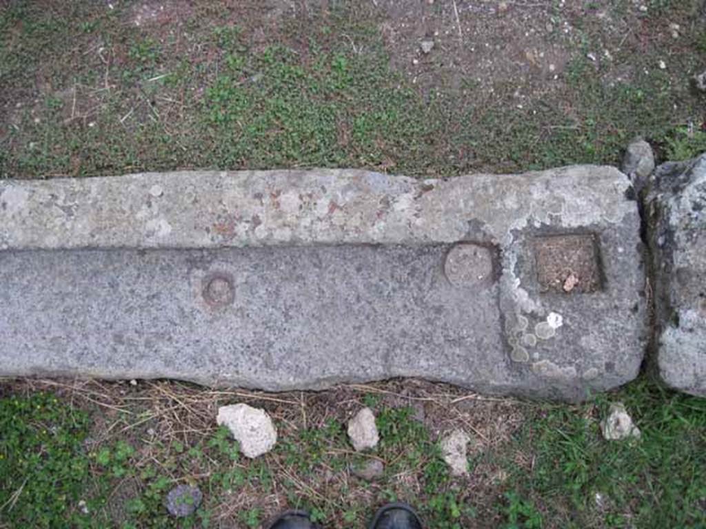 VIII.7.10 Pompeii. September 2010. Detail of door threshold showing door socket.