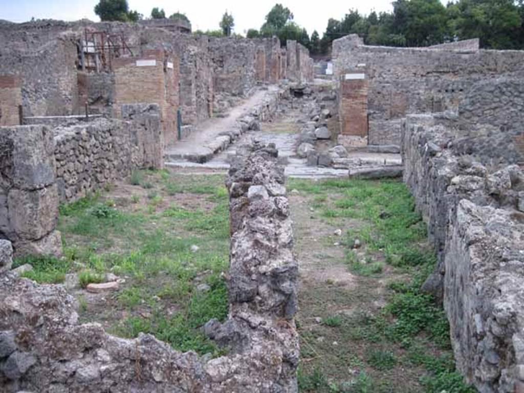 VIII.7.10 Pompeii. September 2010. Looking east from corridor and rear dormitory room, towards shop entrance on Via Stabiana, and Vicolo del Conciapelle, opposite.
