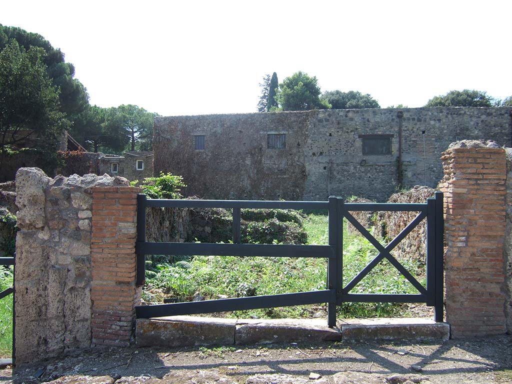 VIII.7.12 Pompeii. September 2005. Entrance doorway.