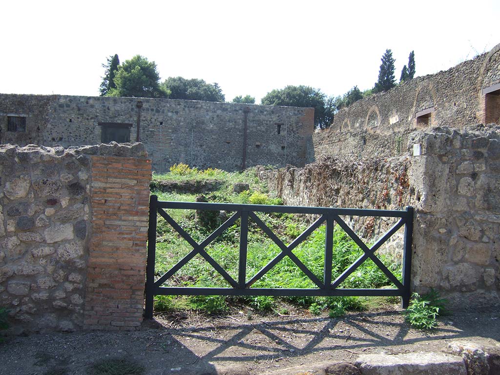 VIII.7.14 Pompeii. September 2005. Entrance and north wall of shop.