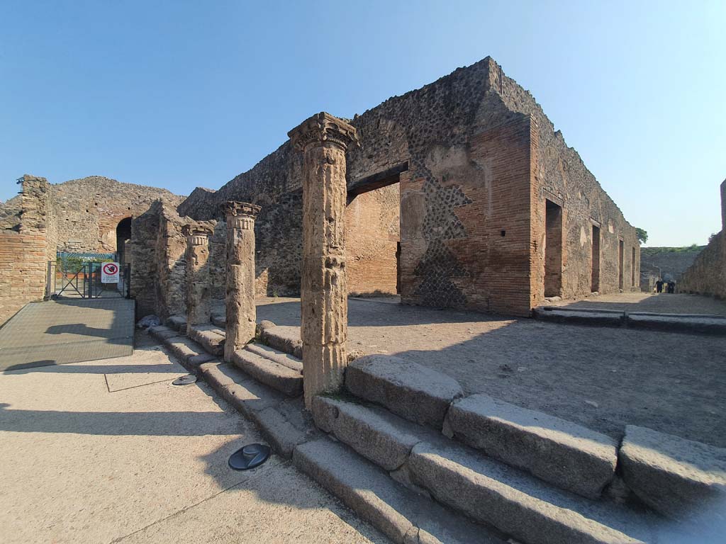 VIII.7.16 Pompeii. July 2021. Looking north towards Theatres in north-east corner, with entrance from Via Stabiana, on right.
Foto Annette Haug, ERC Grant 681269 DÉCOR.

