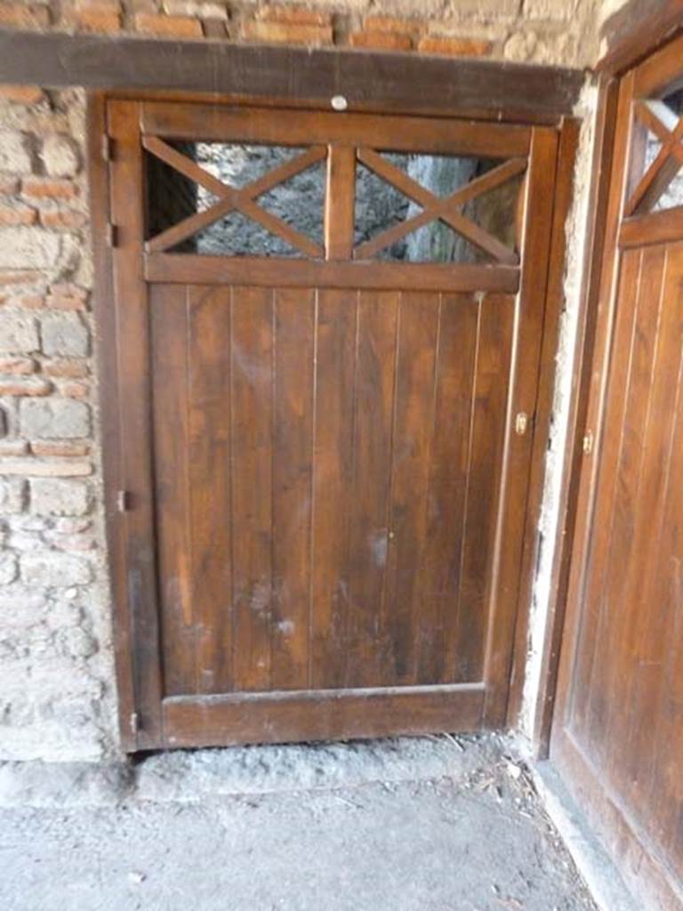 VIII.7.16 Pompeii. September 2015. Doorway to staircase on the east side.