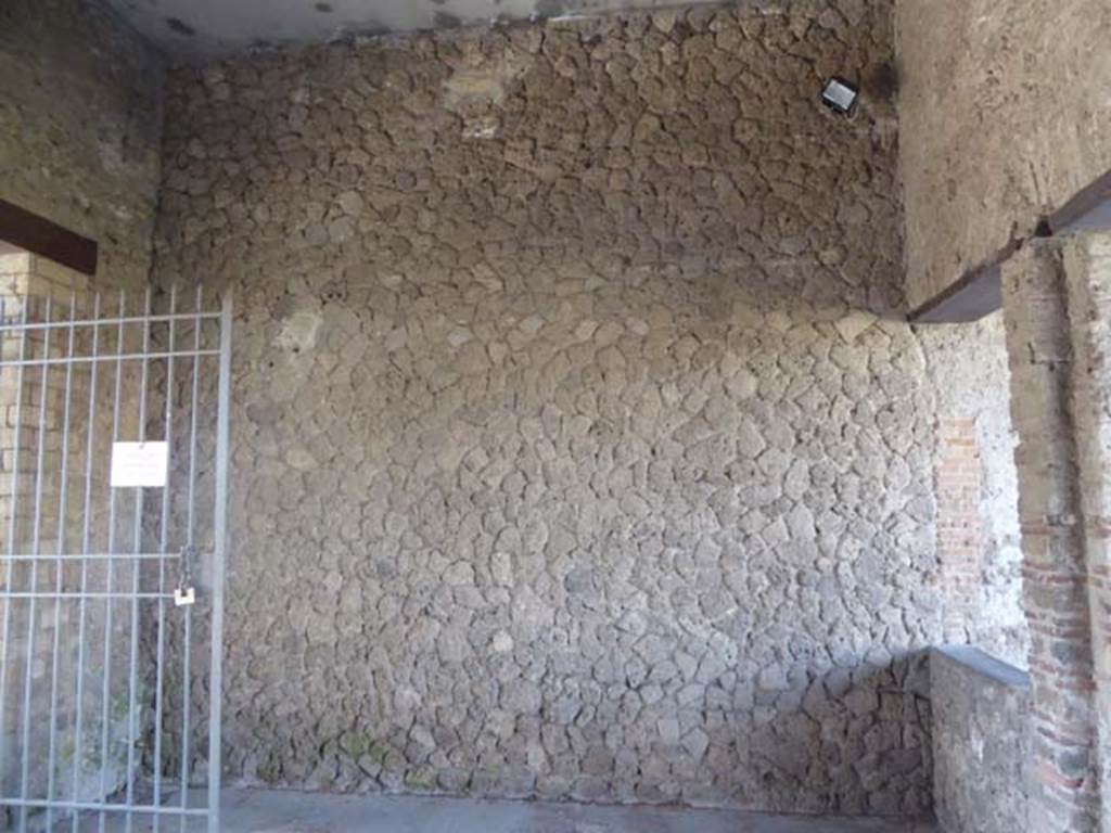 VIII.7.16 Pompeii. October 2014. West wall of exedra. Photo courtesy of Michael Binns. 
