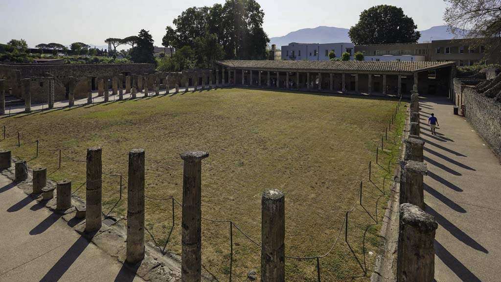 VIII.7.16 Pompeii. August 2021. Looking south-east from north-west corner of portico. Photo courtesy of Robert Hanson.