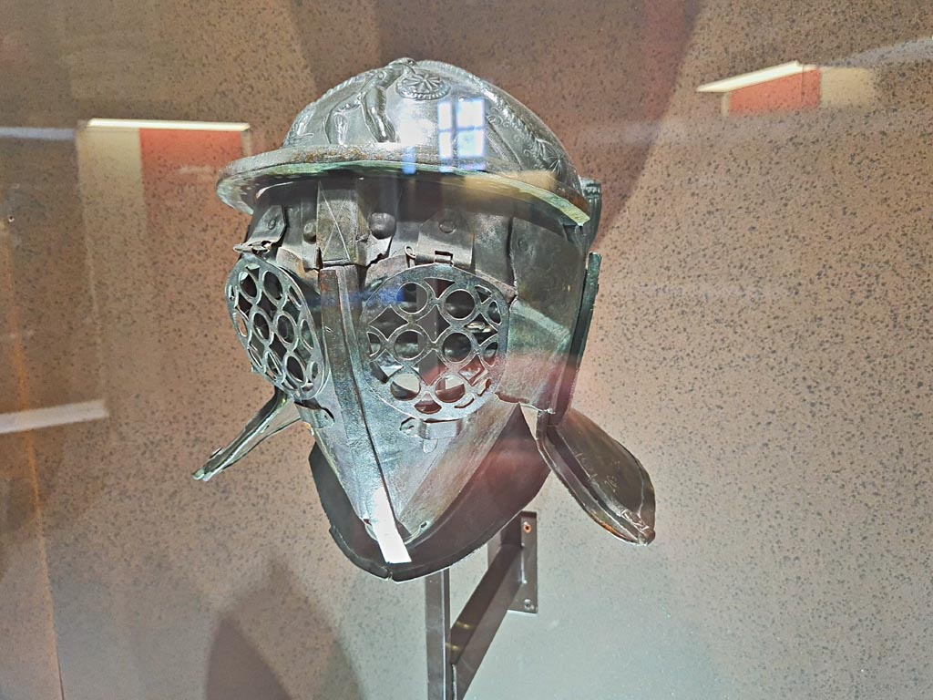 VIII.7.16 Pompeii. Provocator helmet. Photo taken May 2021. Photo courtesy of Giuseppe Ciaramella.