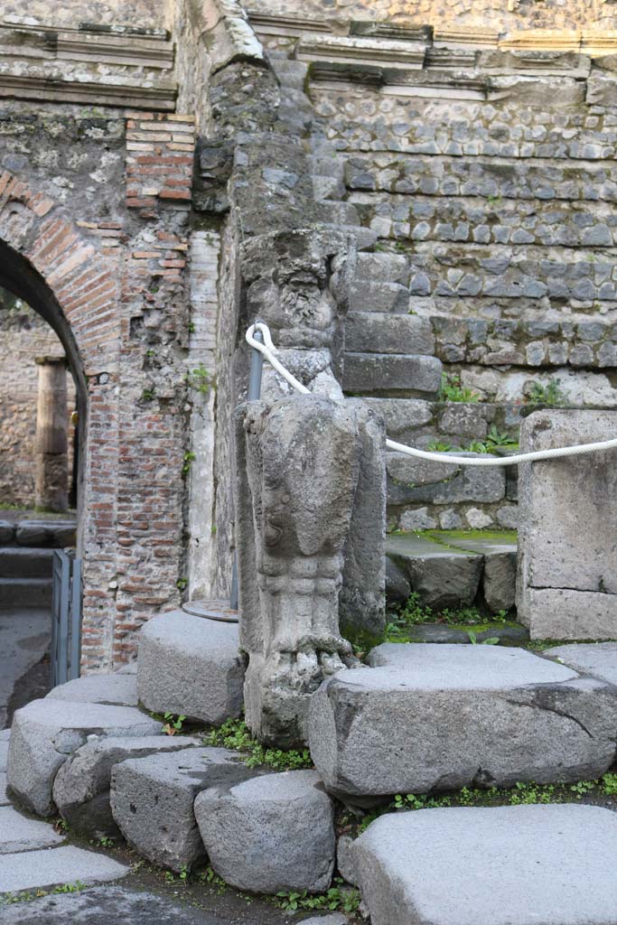 VIII.7.19 Pompeii. September 2017. West side. Statue of Kneeling Atlas.
Photo courtesy of Klaus Heese.
