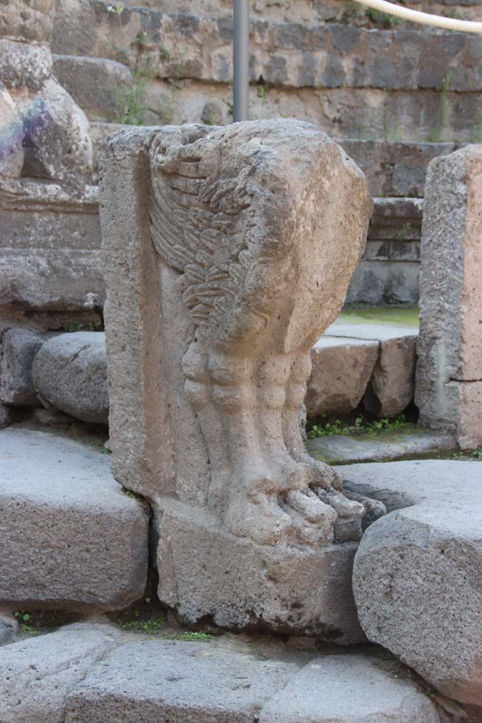 VIII.7.19 Pompeii. September 2017. West side. Tufa statue of Lion’s foot.
Photo courtesy of Klaus Heese.
