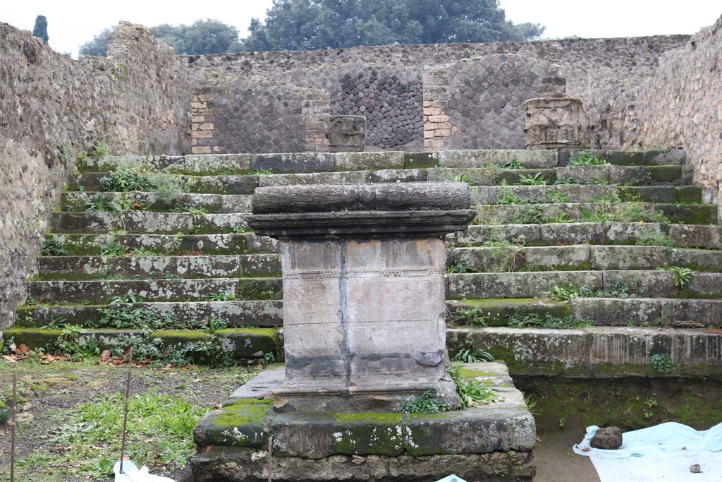 VIII.7.25, Pompeii. December 2018. Looking west to altar and steps leading to the Temple. Photo courtesy of Aude Durand.