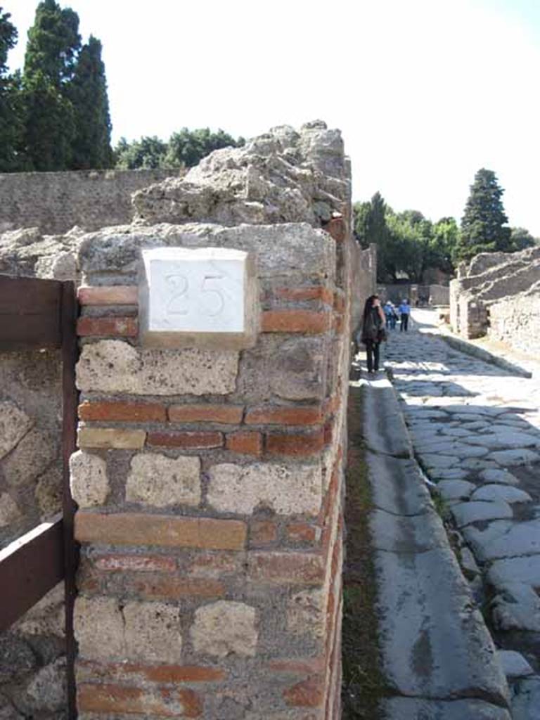 VIII.7.26 Pompeii. September 2010. ID Plate on west wall identifying entrance as 25, presumably an error. Photo courtesy of Drew Baker.
