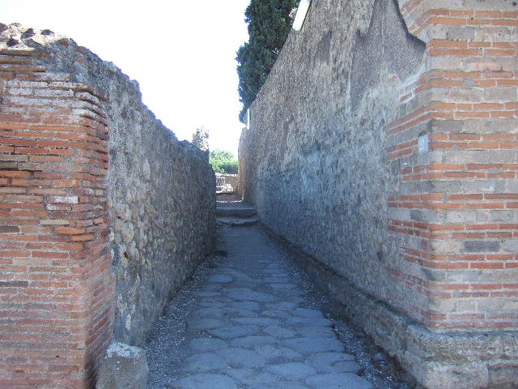 VIII.7.27 Pompeii. September 2005. Entrance to passage leading to summa cavea of large theatre