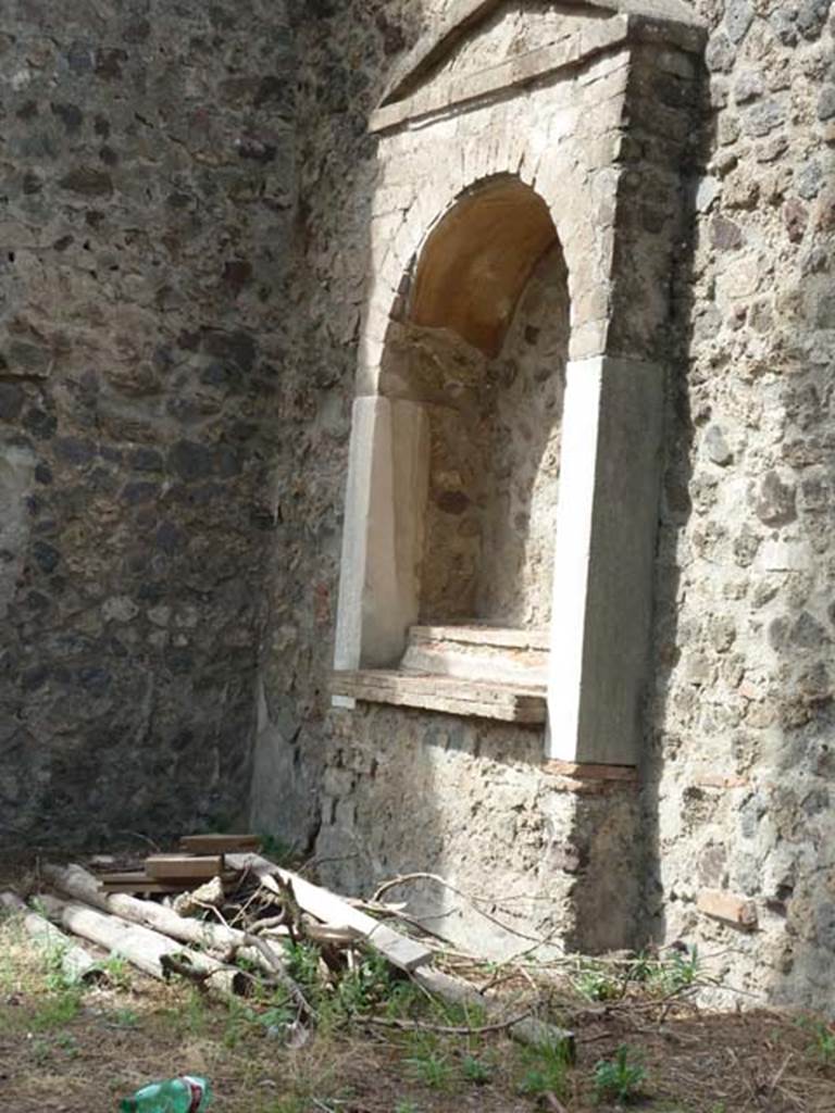 VIII.7.28 Pompeii. September 2015. Niche on north wall of the sacred room.