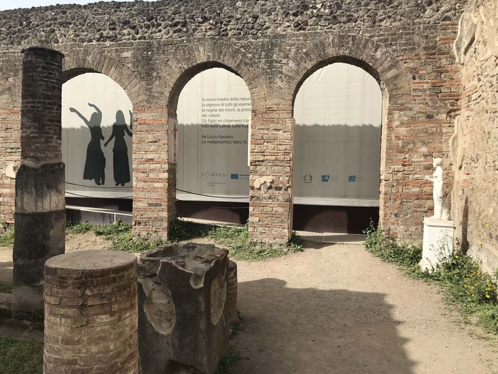 VIII.7.28, Pompeii. April 2019. Arches of the Ekklesiasterion in the north-west corner of the portico.
Photo courtesy of Rick Bauer.
