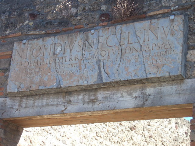 VIII.7.28 Pompeii. May 2006. Inscription to N. Popidius N. F. Celsinus.