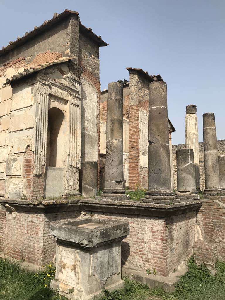 VIII.7.28, Pompeii. April 2019. Looking towards south-east corner of the podium.
Photo courtesy of Rick Bauer.

