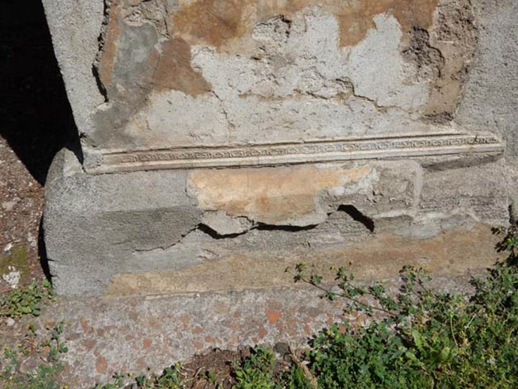 VIII.7.28, Pompeii. May 2015. Remaining stucco on south side of altar in south-east corner. Photo courtesy of Buzz Ferebee.
