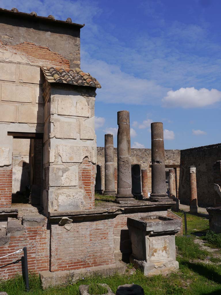 VIII.7.28 Pompeii. September 2018. Looking north-east towards altar at south end of Temple.
Foto Anne Kleineberg, ERC Grant 681269 DÉCOR.
