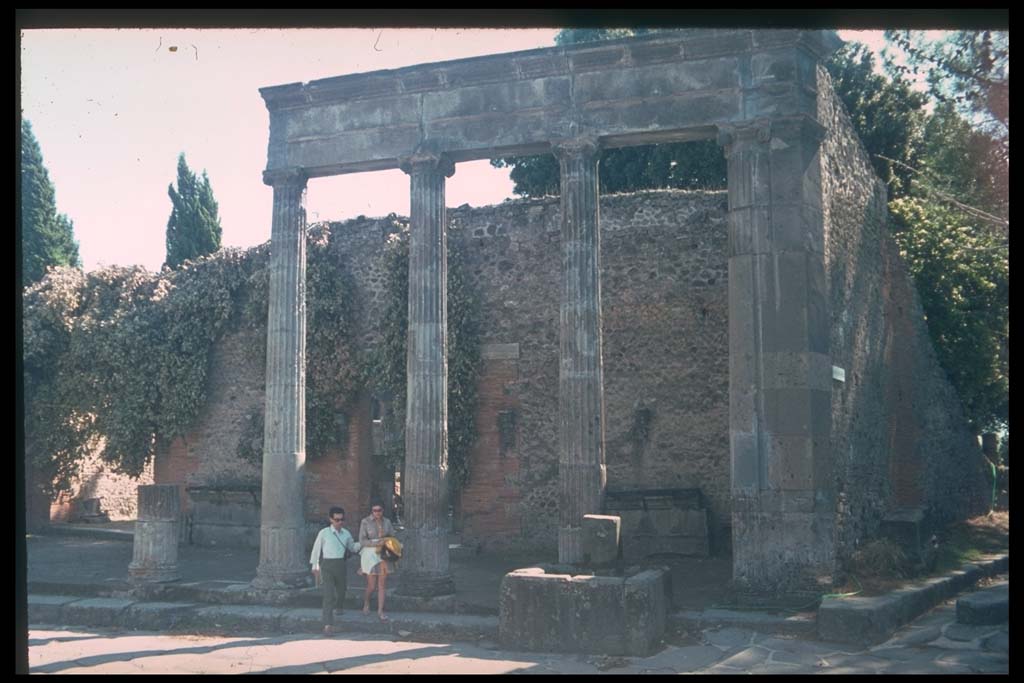 VIII.7.30 Pompeii. Triangular Forum. Columns at entrance.
Photographed 1970-79 by Günther Einhorn, picture courtesy of his son Ralf Einhorn.
