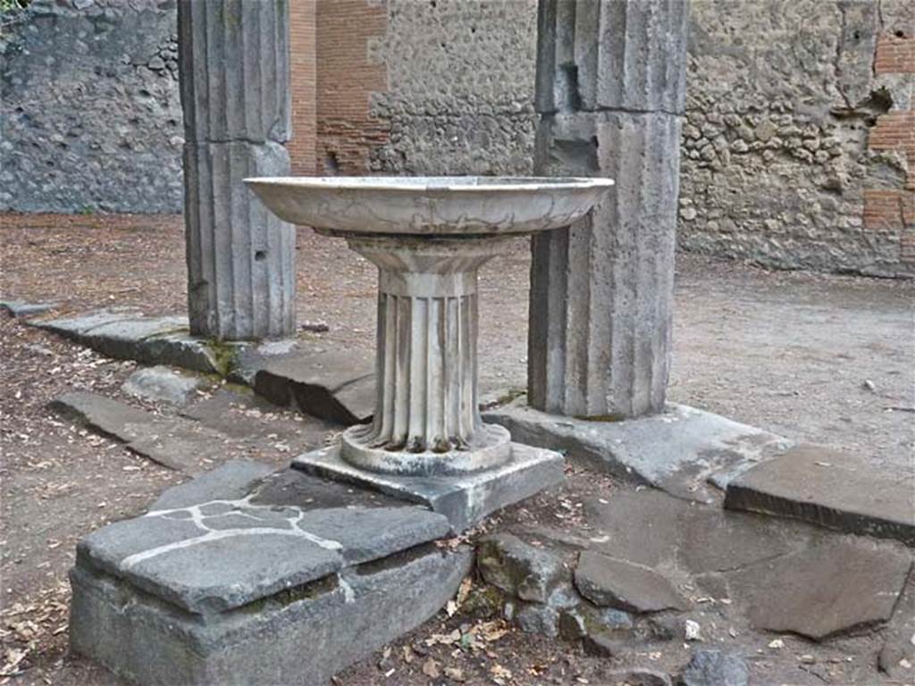 8.7.30 Pompeii. September 2011. Fountain on north side, looking west. Photo courtesy of Michael Binns.
