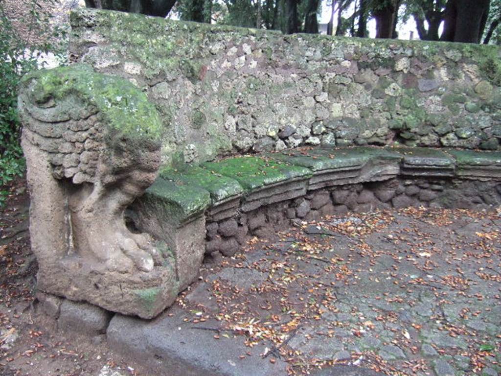VIII.7.33 Pompeii Triangular Forum. December 2005. West end of semi circular stone bench with remaining lion’s foot.