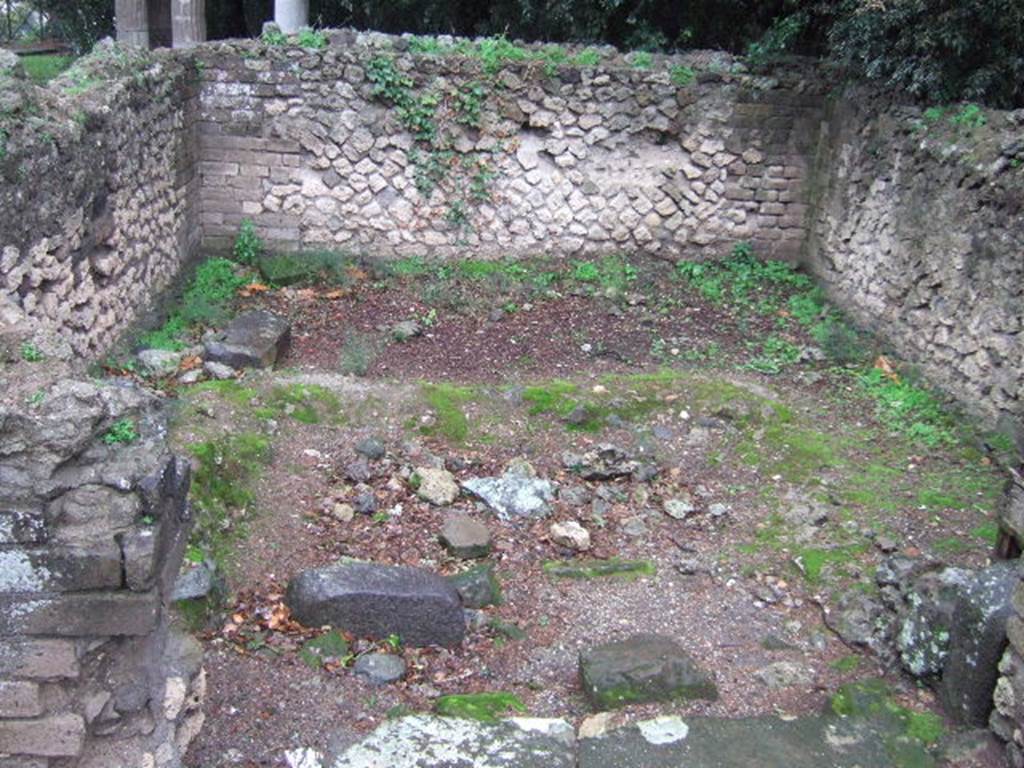 VIII.7.34 Pompeii.  December 2005. North-west corner of tomb with steps to Temple outside.