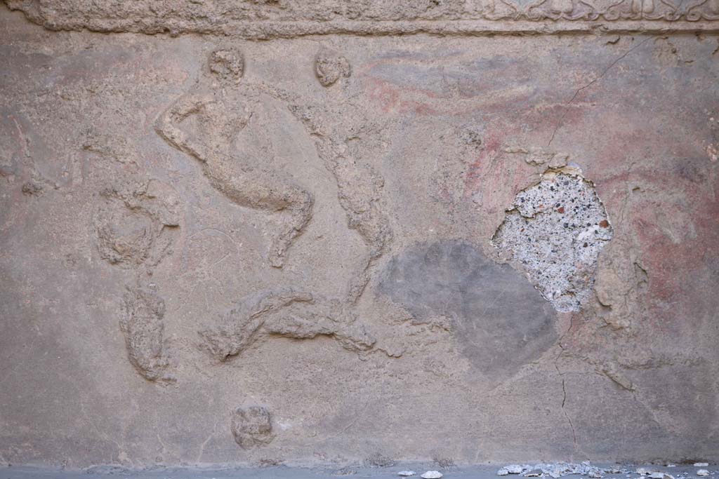 IX.1.7 Pompeii. December 2018. Detail of stucco figures in niche. Photo courtesy of Aude Durand.