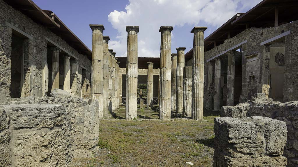 IX.1.20 Pompeii. W.335. Looking east across impluvium in atrium, towards doorway to room 5.
Photo by Tatiana Warscher. Photo © Deutsches Archäologisches Institut, Abteilung Rom, Arkiv. 
