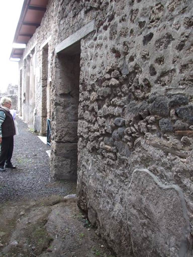 IX.1.20 Pompeii.  December 2007.  Doorway to Room 19.