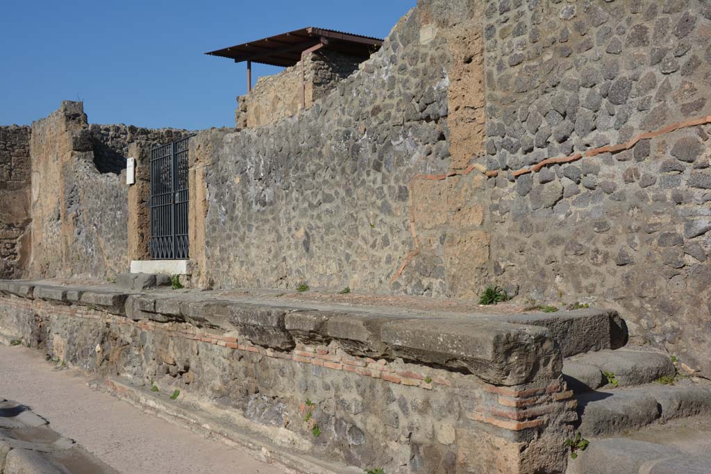 IX.1.20 Pompeii. November 2016. Looking towards entrance doorway. Photo courtesy of Marie Schulze.
