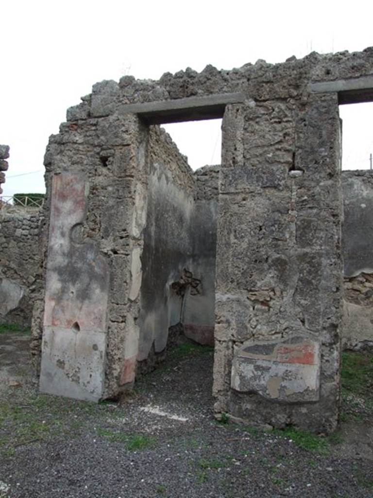 IX.1.22 Pompeii. December 2007. Doorway to room 5, cubiculum on east side of atrium.