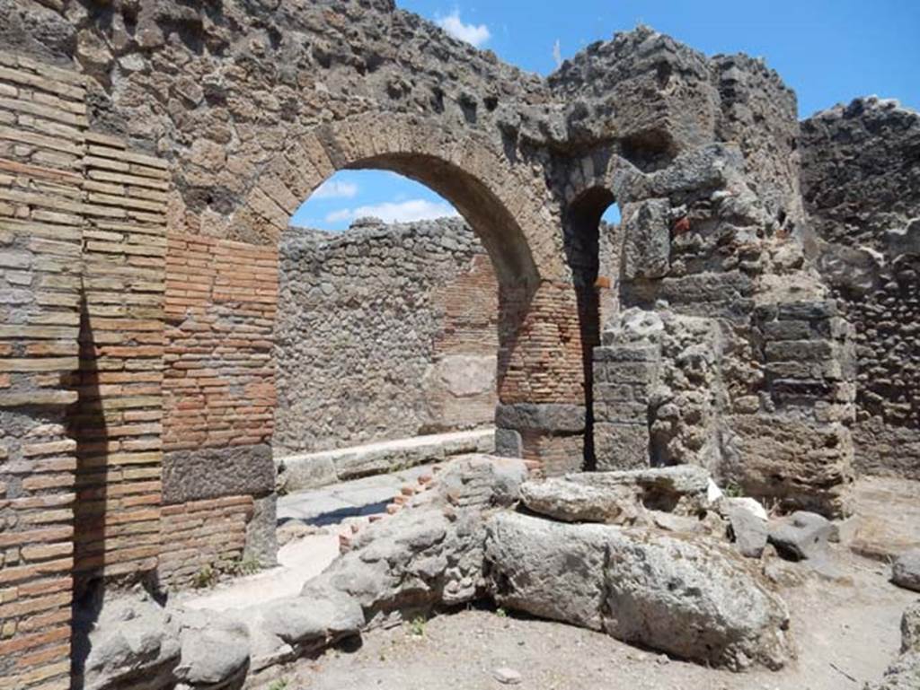 IX.2.1 Pompeii. May 2017. Bench and entrance IX.2.28, looking north-east out to unnamed vicolo. Photo courtesy of Buzz Ferebee.

