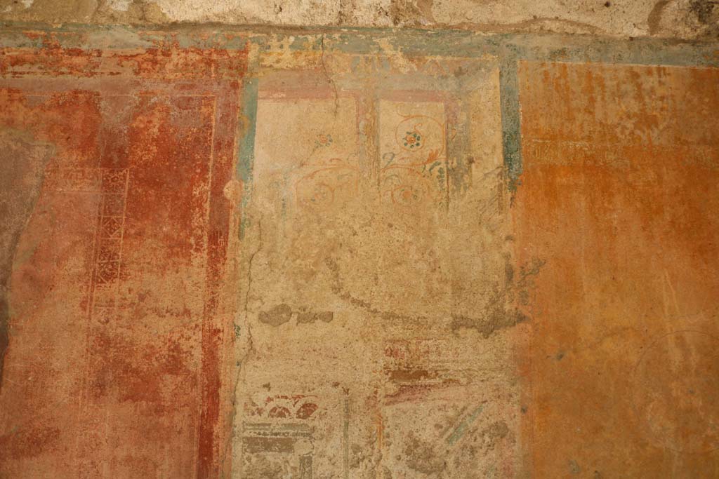 IX.2.5 Pompeii. December 2018. 
Triclinium, detail from painted panel on west side of central panel on south wall. Photo courtesy of Aude Durand.
