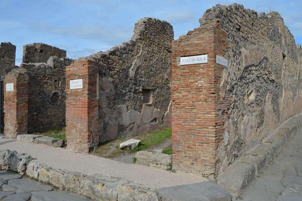 IX.2.11 Pompeii, on left, and IX.2.12, in centre. October 2018. Looking north on east side of Via Stabiana, with Vicolo di Balbo, on right.
Foto Taylor Lauritsen, ERC Grant 681269 DÉCOR.

