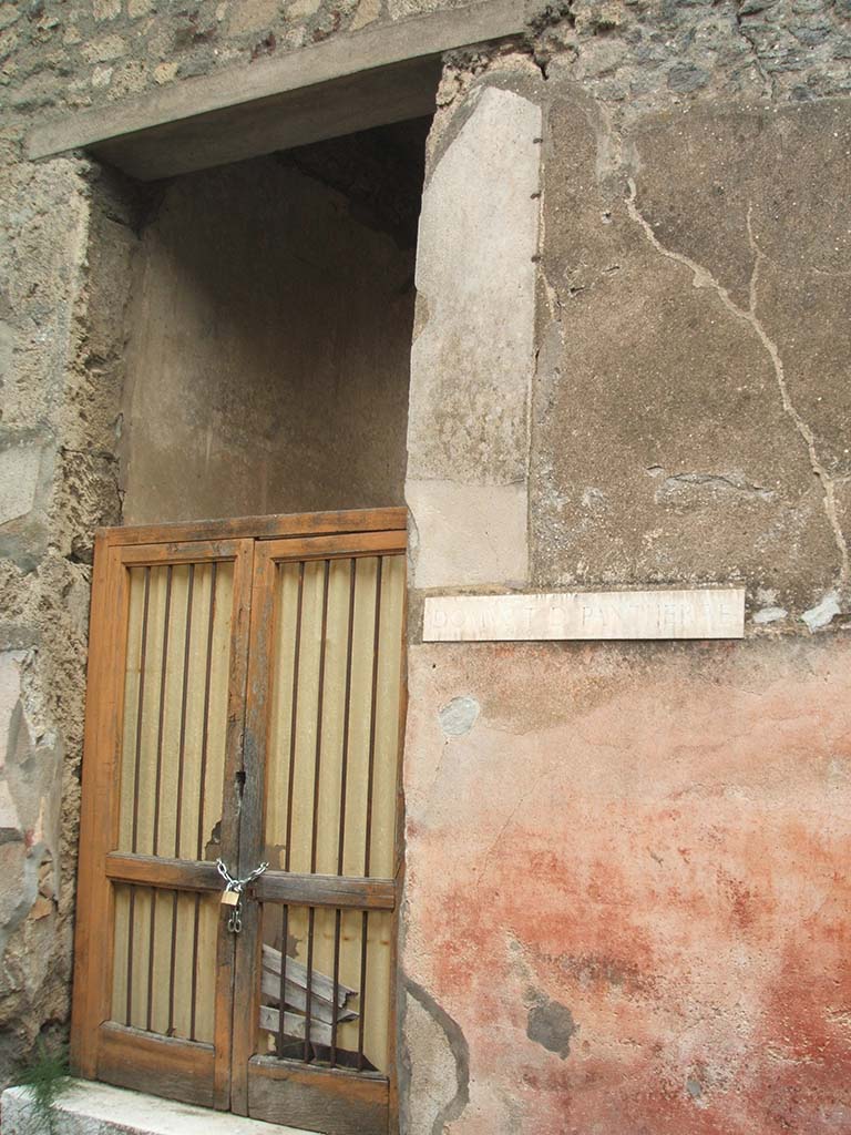 IX.2.16 Pompeii. May 2005. Entrance on Vicolo di Balbo.  