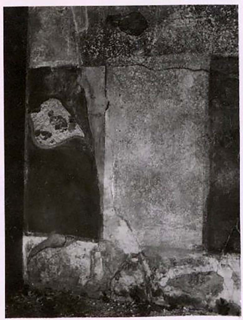 IX.2.18 Pompeii. Pre-1943. Room 10, north wall of cubiculum or triclinium. Photo by Tatiana Warscher.
According to Warscher, this is a photo of all that remains of the painting. 
See Warscher, T. Codex Topographicus Pompeianus, IX.2. (1943), Swedish Institute, Rome. (no.109.), p. 188.
