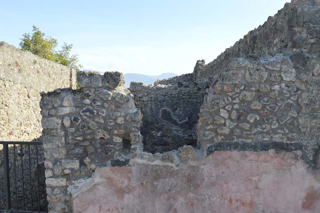 IX.2.26 Pompeii. March 2019. Looking towards upper west side of entrance doorway with window into kitchen. 
Foto Taylor Lauritsen, ERC Grant 681269 DÉCOR.
